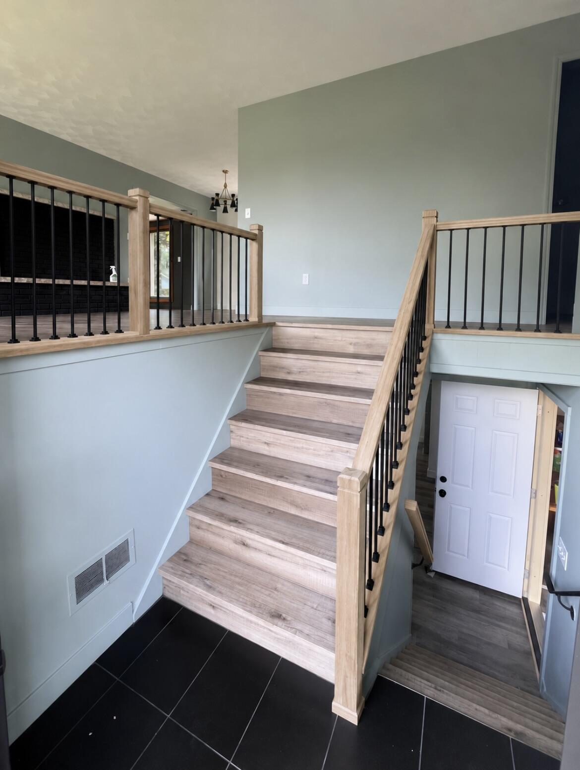 11300 Elizabeth Drive Three Rivers, MI 49093 - Photo 4 of 31 Wood Railing with Metal Banisters