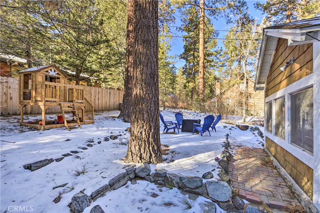 1069 Eagle Road Wrightwood, CA 92397 - Photo 20 of 24 a backyard of a house with outdoor seating
