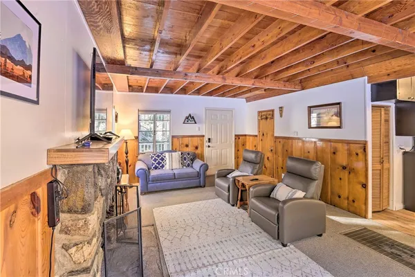 $372,900 | 1069 Eagle Road, Wrightwood, CA 92397