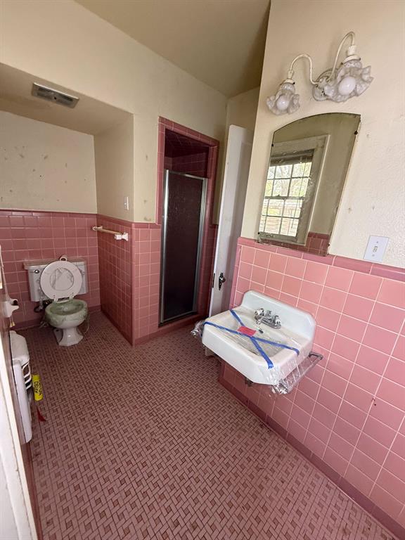 100 Smith Street Naples, TX 75568 - Photo 21 of 30 a bathroom with a mirror and a sink
