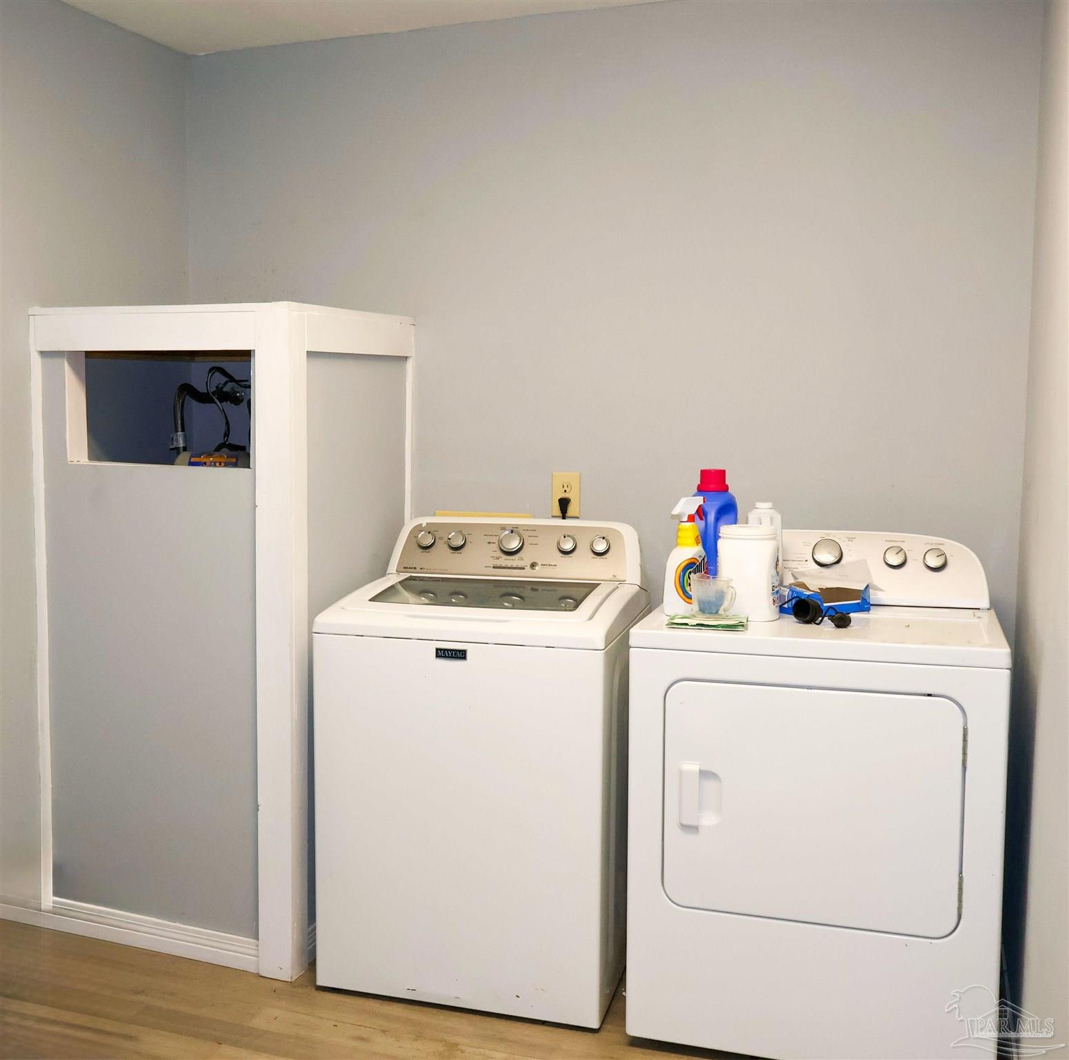 111 Cotton Creek Road McDavid, FL 32568 - Photo 21 of 30 a utility room with dryer and washer