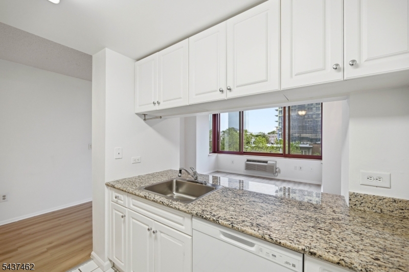 100 Old Palisade Road, Unit 1613 Fort Lee, NJ 07024 - Photo 22 of 35