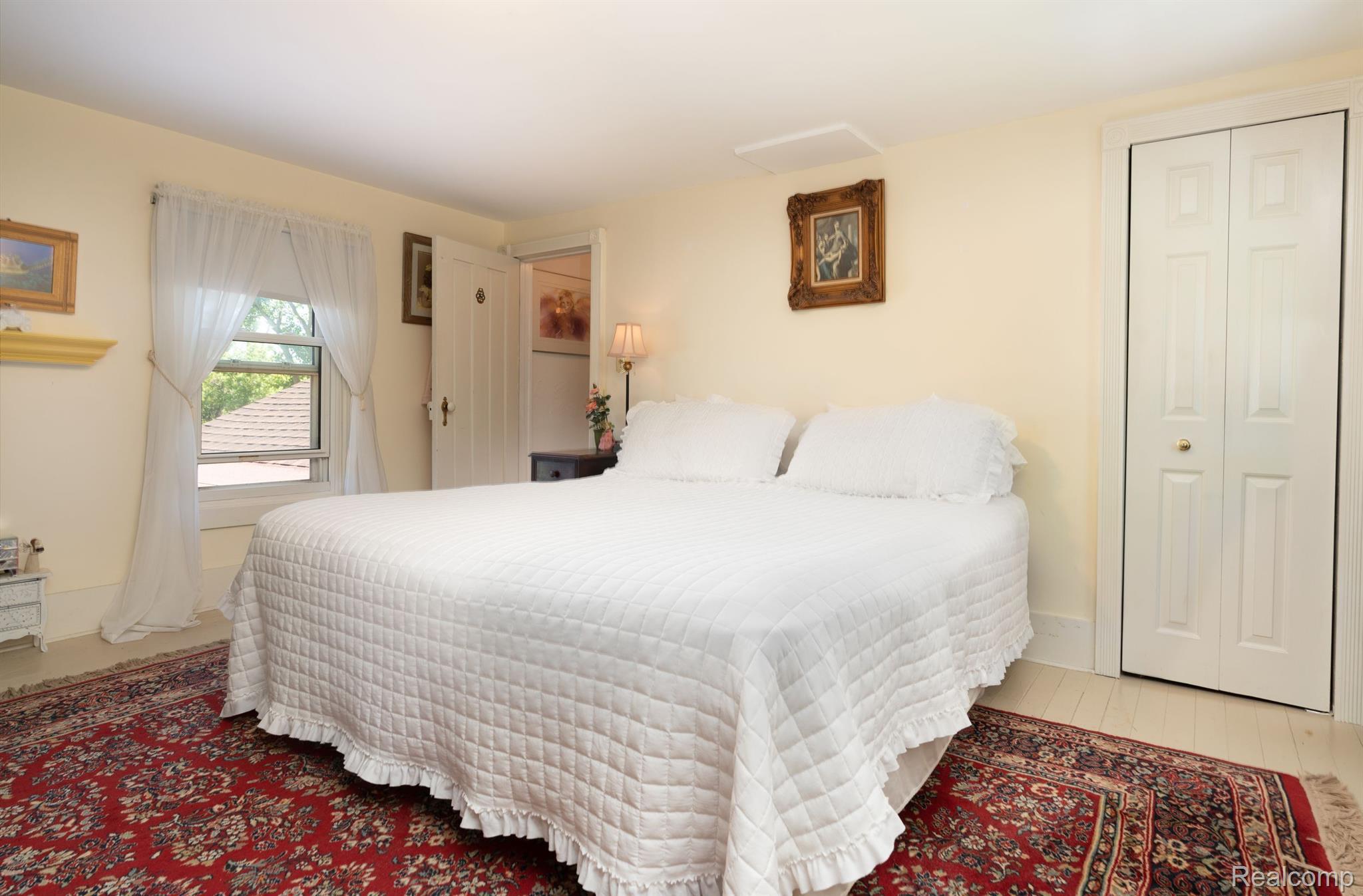 5360 Bentley Lake Road Howell, MI 48843 - Photo 22 of 38 largest upstairs bedroom