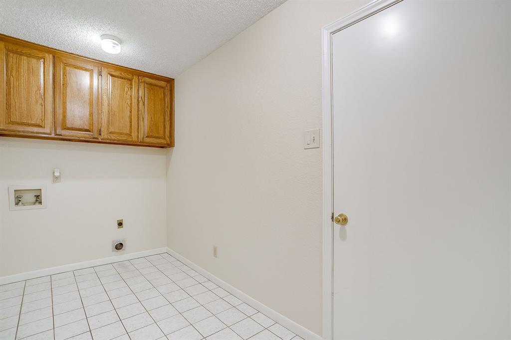 8613 Silver Creek Road White Settlement, TX 76108 - Photo 27 of 40 a view of an empty room
