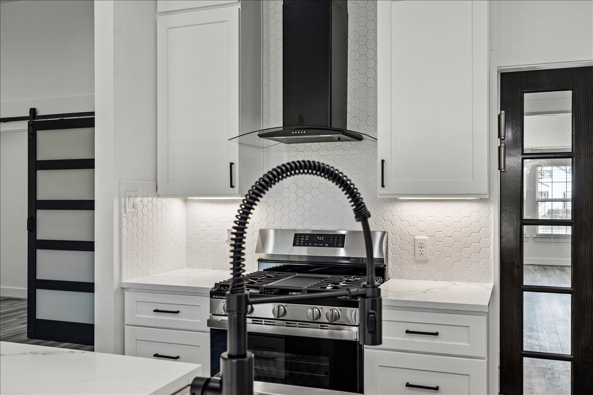 14103 3rd Street Santa Fe, TX 77517 - Photo 14 of 46 a kitchen with a stove and a microwave