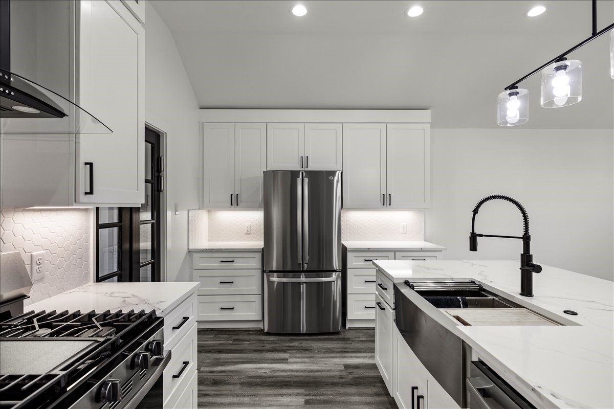 14103 3rd Street Santa Fe, TX 77517 - Photo 16 of 46 a kitchen with a stove a refrigerator and a sink