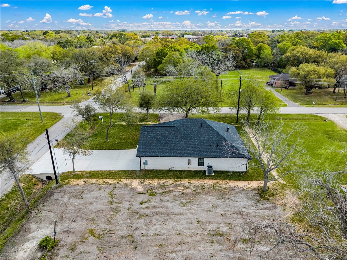 14103 3rd Street Santa Fe, TX 77517 - Photo 41 of 46 a view of a garden