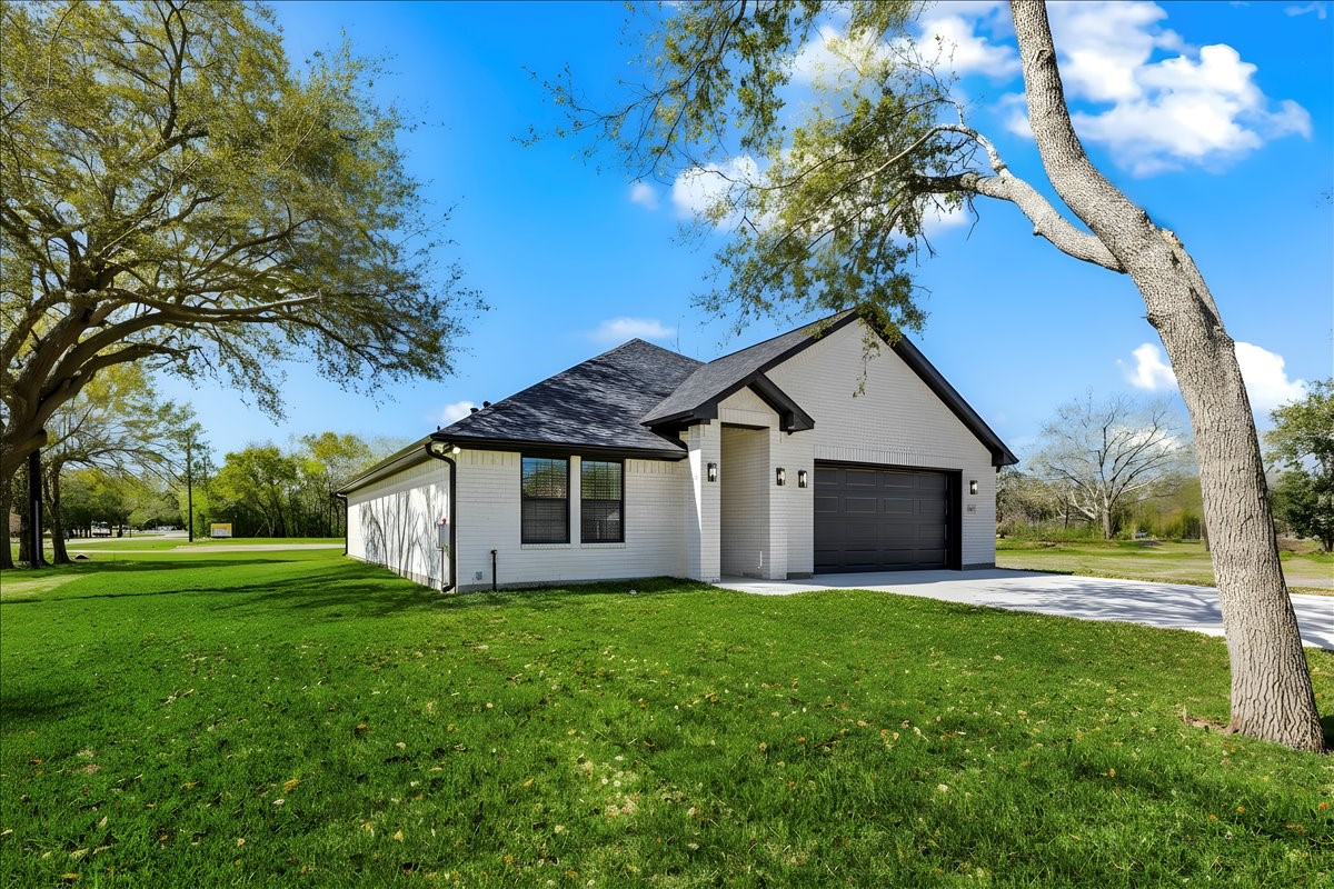 14103 3rd Street Santa Fe, TX 77517 - Photo 43 of 46 a front view of house with yard and green space
