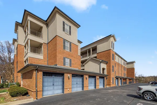 a view of an buildings & entryway