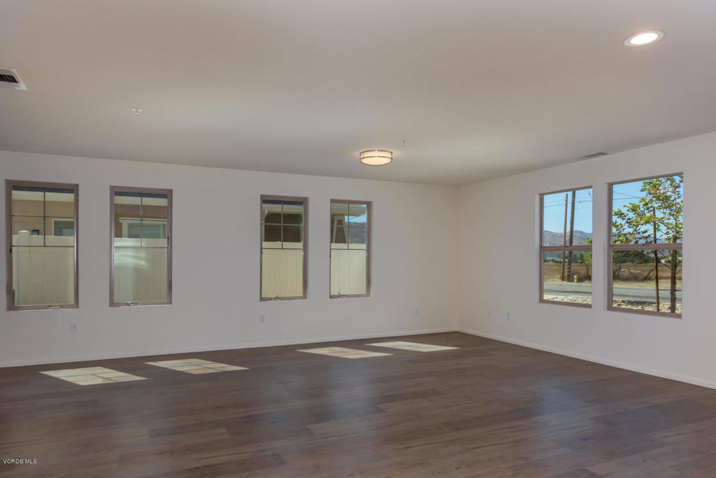 4080 Aurora Way Simi Valley, CA 93063 - Photo 5 of 22