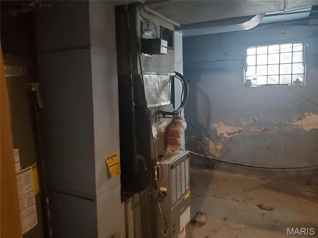 $25,000 | 1924 Bond Avenue, East St. Louis, IL 62207