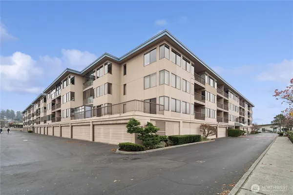 $749,000 | 601 South 227th Street, Unit 401N, Des Moines, WA 98198