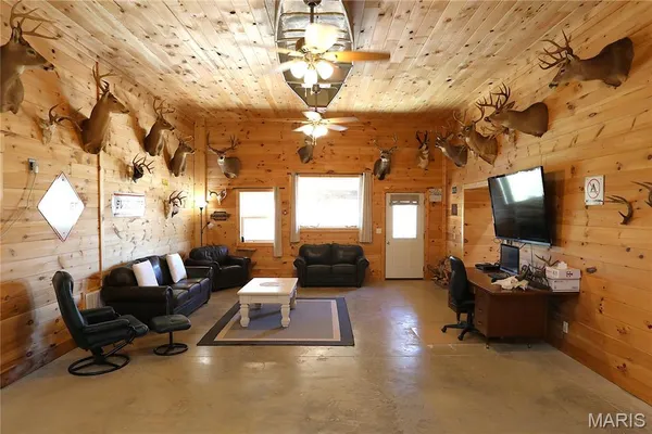 $437,000 | 98 Carter 132c, Van Buren, MO 63965