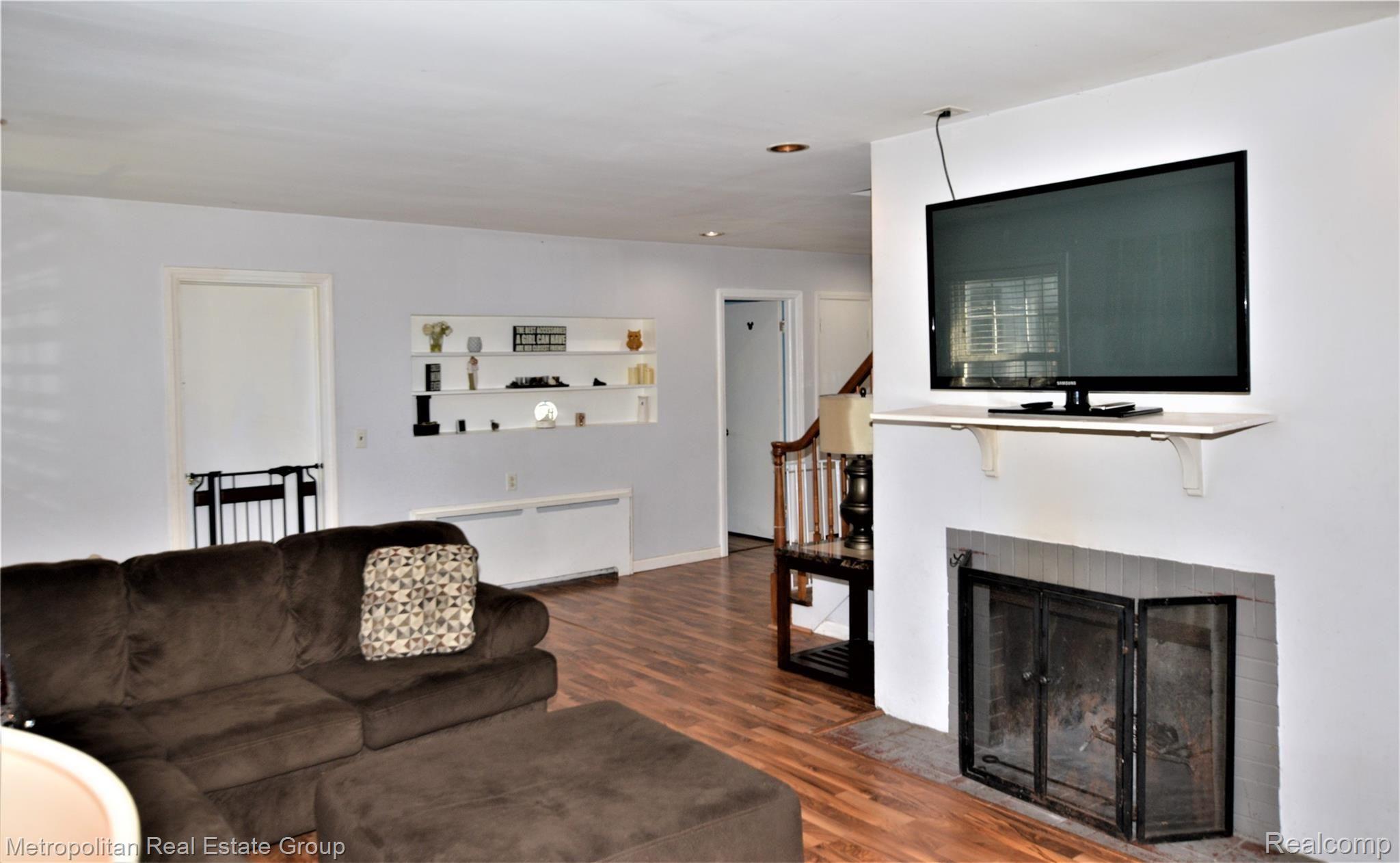17910 Telegraph Road Romulus, MI 48174 - Photo 6 of 21 family room.jpg