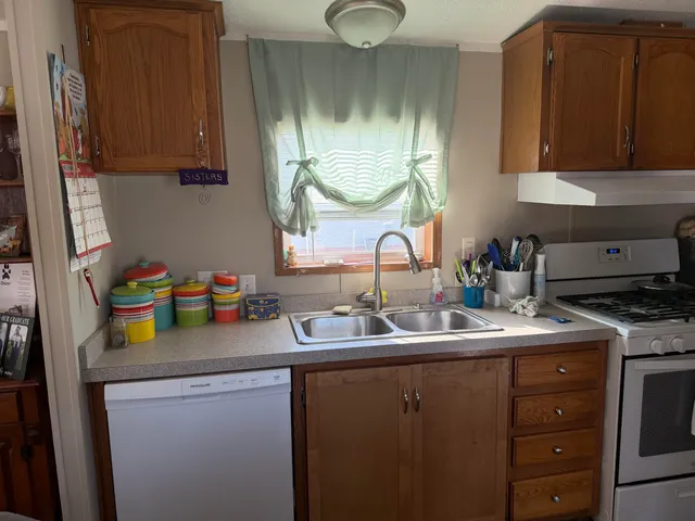 $36,900 | 2706 Patrick Henry Court, Potterville, MI 48876