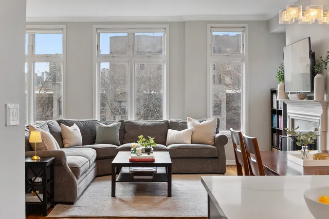 $834,900 | 540 West Oakdale Avenue, Unit 4W, Chicago, IL 60657