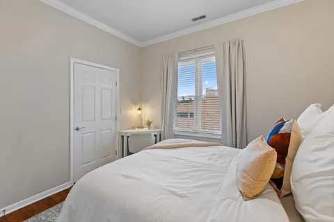 $834,900 | 540 West Oakdale Avenue, Unit 4W, Chicago, IL 60657