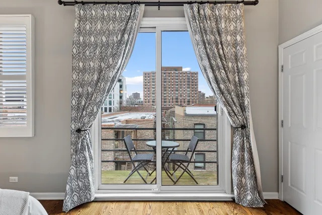 $834,900 | 540 West Oakdale Avenue, Unit 4W, Chicago, IL 60657