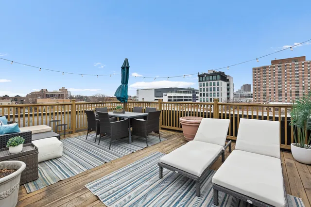 $834,900 | 540 West Oakdale Avenue, Unit 4W, Chicago, IL 60657