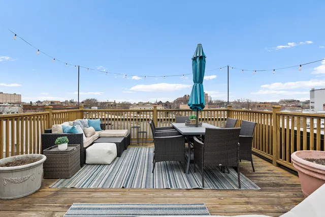 $834,900 | 540 West Oakdale Avenue, Unit 4W, Chicago, IL 60657