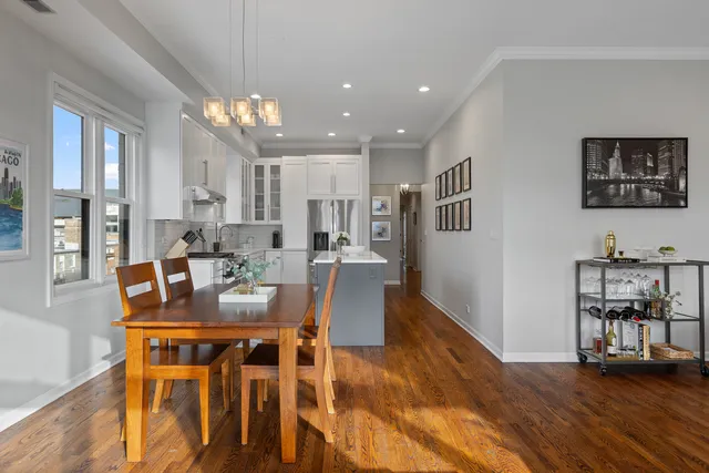 $834,900 | 540 West Oakdale Avenue, Unit 4W, Chicago, IL 60657