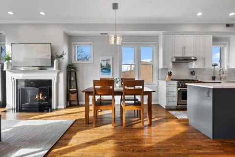 $834,900 | 540 West Oakdale Avenue, Unit 4W, Chicago, IL 60657