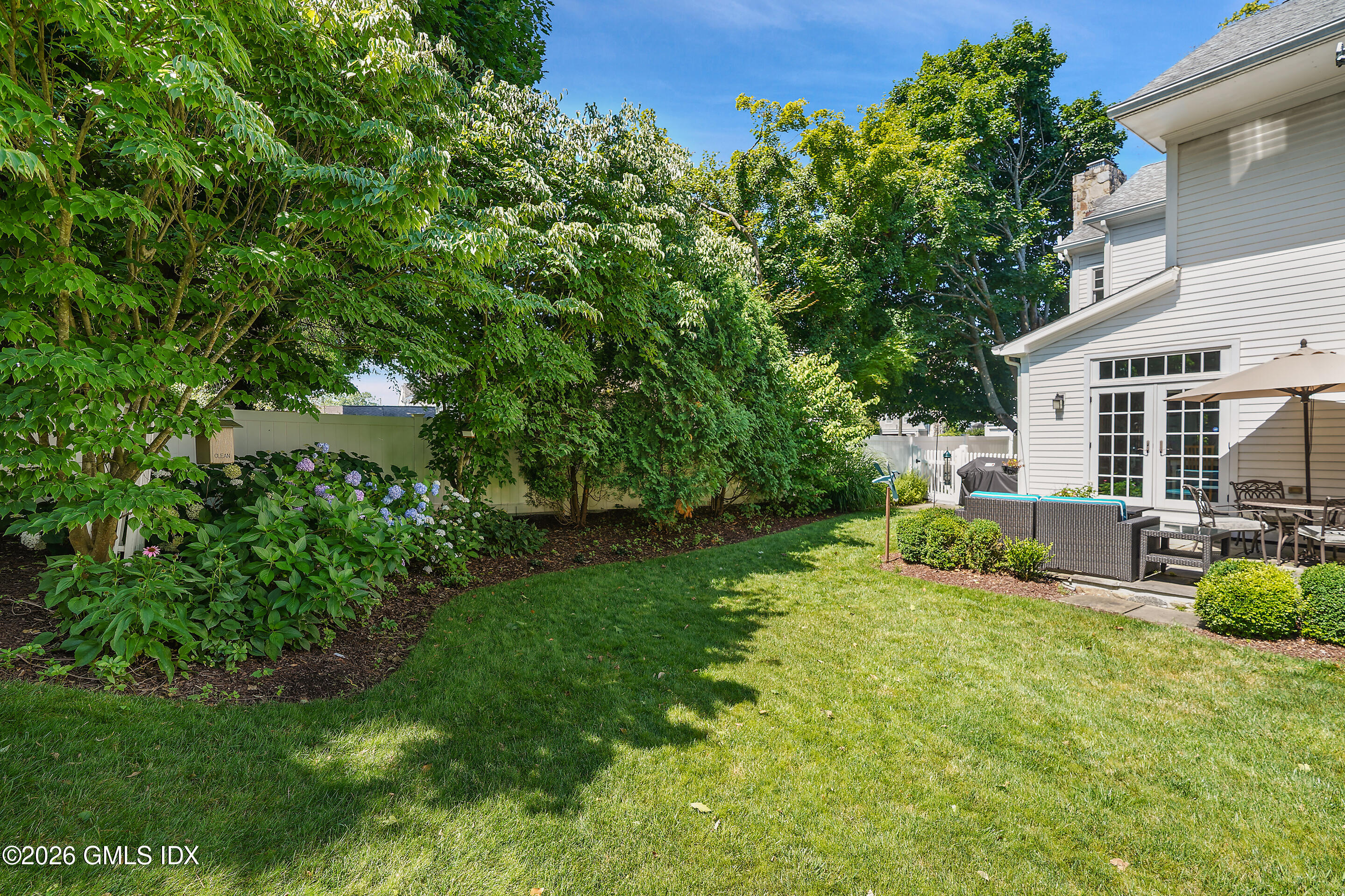 23 Riverside Lane Riverside, CT 06878 - Photo 29 of 31 Backyard