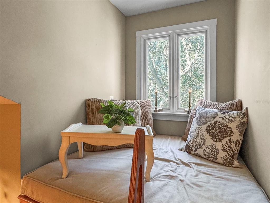 637 Scotland Street Dunedin, FL 34698 - Photo 65 of 72 a bedroom with a bed and a window