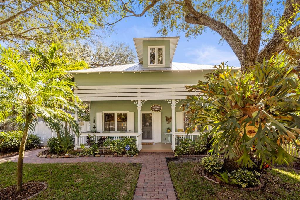 637 Scotland Street Dunedin, FL 34698 - Photo 71 of 72 a front view of a house with garden