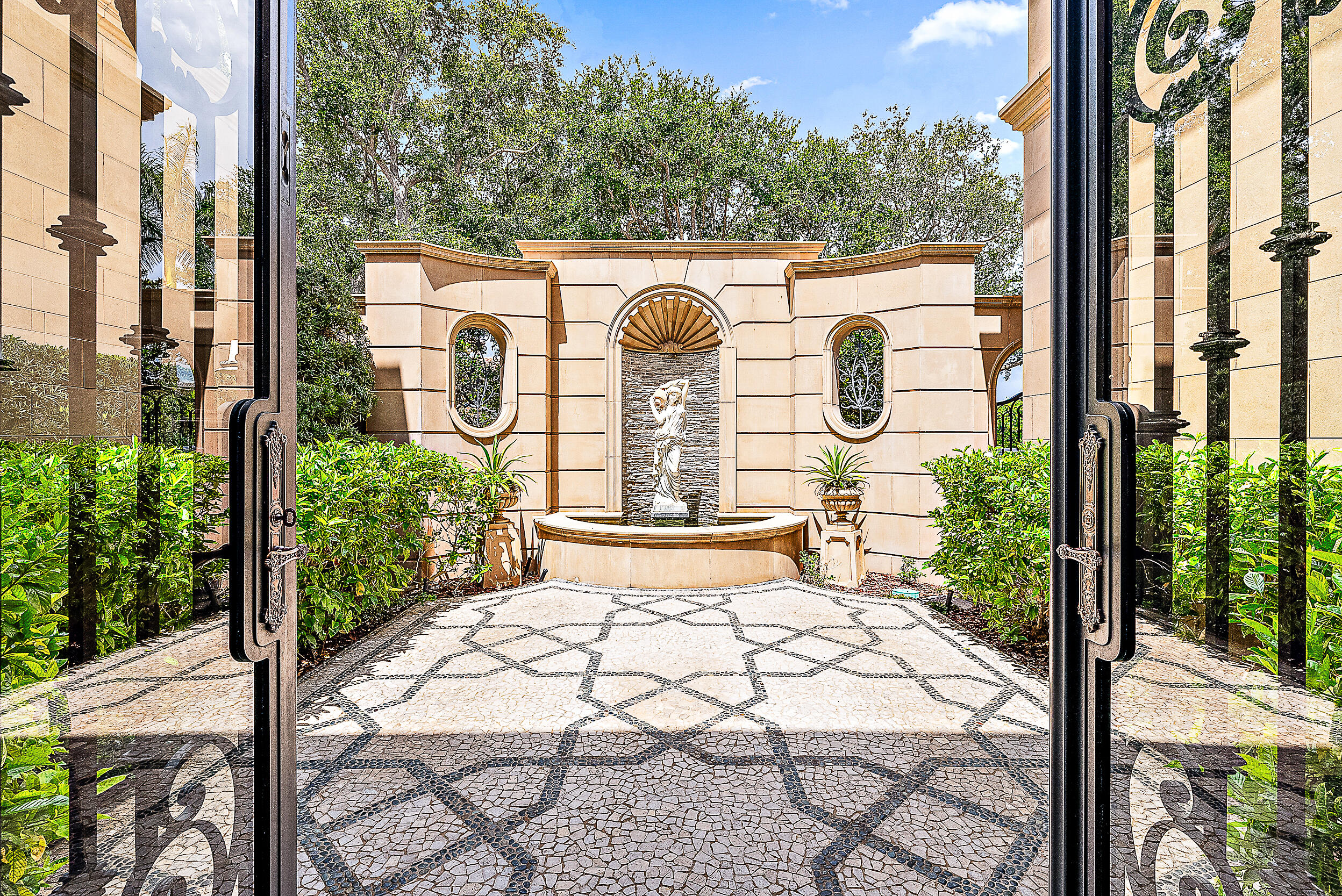 209 Commodore Drive Jupiter, FL 33477 - Photo 15 of 75 Garden Patio
