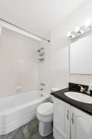 $725,000 | 10 West 15th Street, Unit 2115 | Flatiron