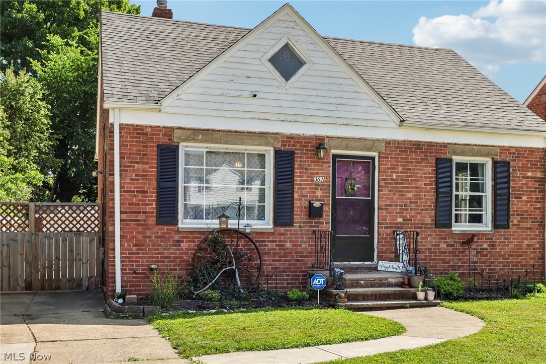 361 Lloyd Road Euclid, OH 44132 - Photo 2 of 31