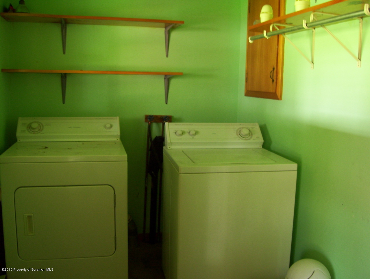 41 Cemetery Street Springville, PA 18844 - Photo 7 of 7 a utility room with dryer and washer