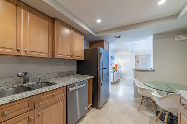 $11,000 | 3250 South Ocean Boulevard, Unit 507N, Palm Beach, FL 33480