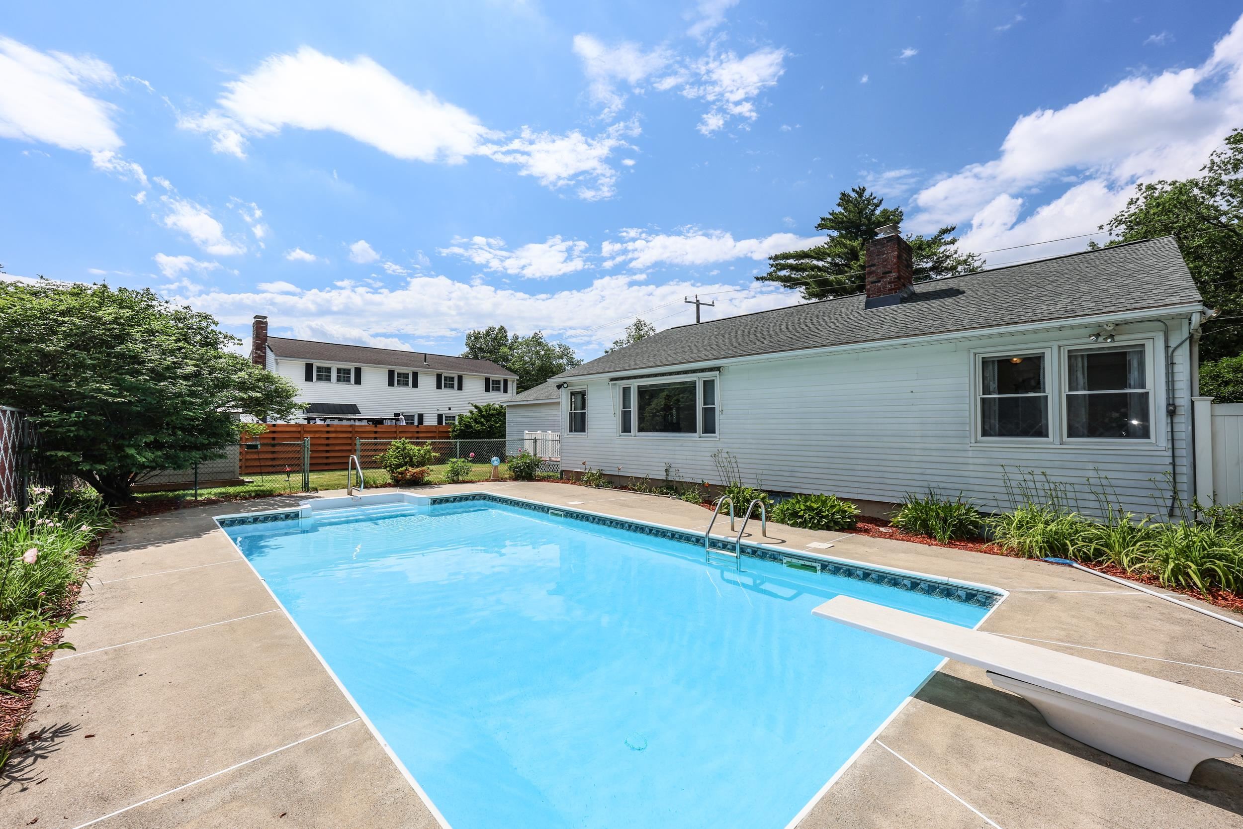 68 Robinson Road Nashua, NH 03060 - Photo 46 of 54