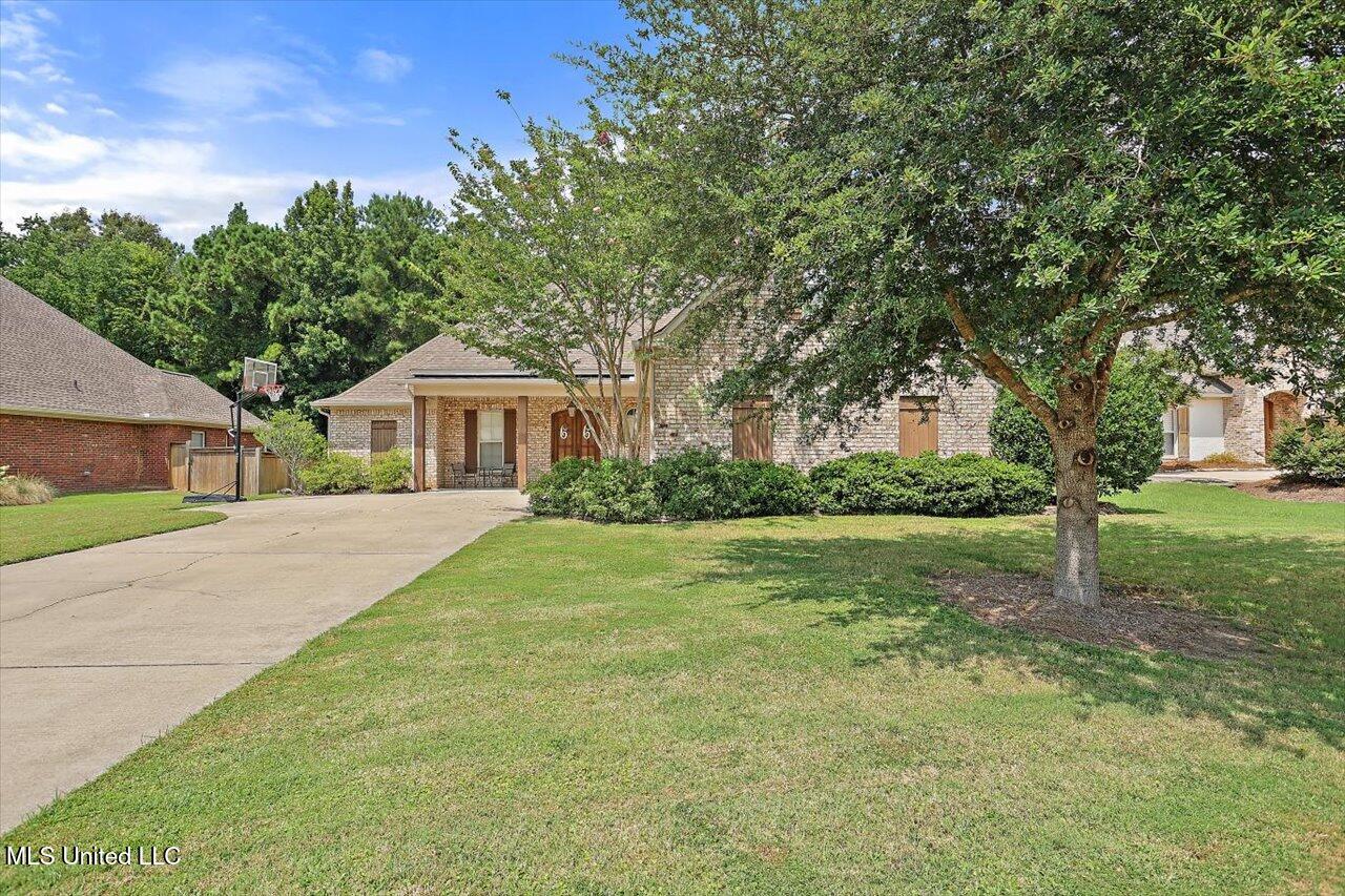 01-131 Caledonian Blvd