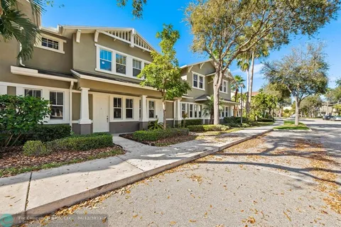 $319,000 | 580 Pacific Grove Drive, Unit 3, West Palm Beach, FL 33401