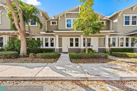 $319,000 | 580 Pacific Grove Drive, Unit 3, West Palm Beach, FL 33401