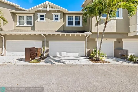 $319,000 | 580 Pacific Grove Drive, Unit 3, West Palm Beach, FL 33401
