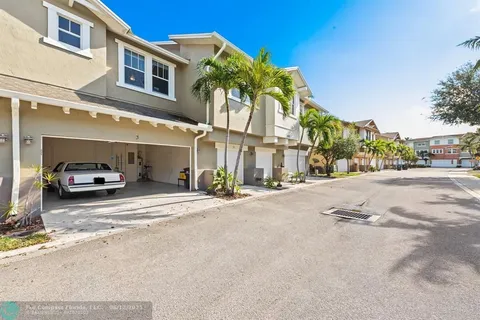 $319,000 | 580 Pacific Grove Drive, Unit 3, West Palm Beach, FL 33401