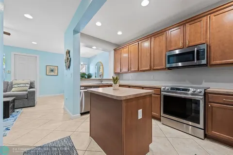 $319,000 | 580 Pacific Grove Drive, Unit 3, West Palm Beach, FL 33401