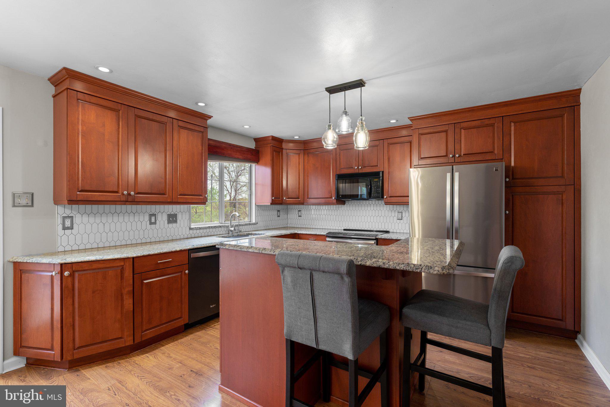 4406 Silver Teal Road Baltimore, MD 21236 - Photo 6 of 30 Island Seating