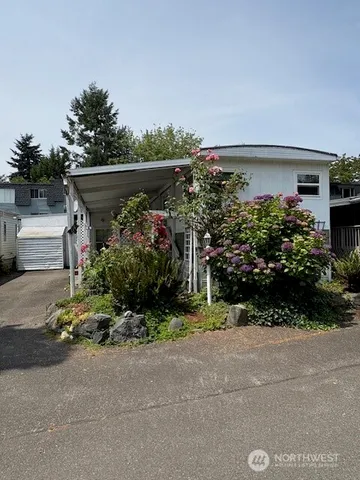 a view of outdoor space and garden