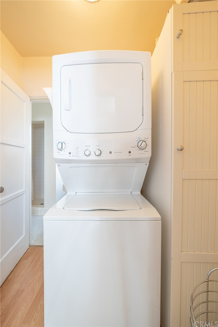 1853 Allen Avenue Pasadena, CA 91104 - Photo 27 of 38 a utility room with dryer and washer
