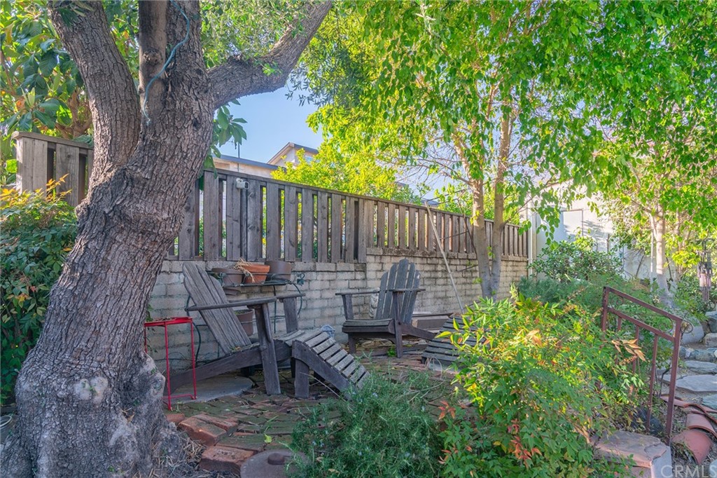 1853 Allen Avenue Pasadena, CA 91104 - Photo 34 of 38 a backyard of a house with lots of green space