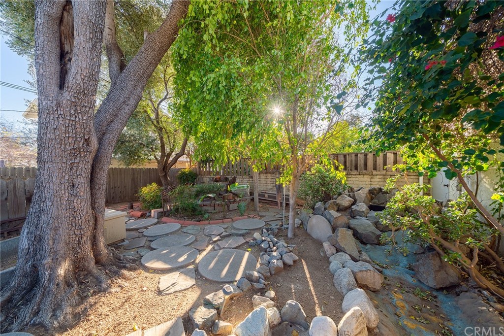 1853 Allen Avenue Pasadena, CA 91104 - Photo 35 of 38 a view of yard with green space