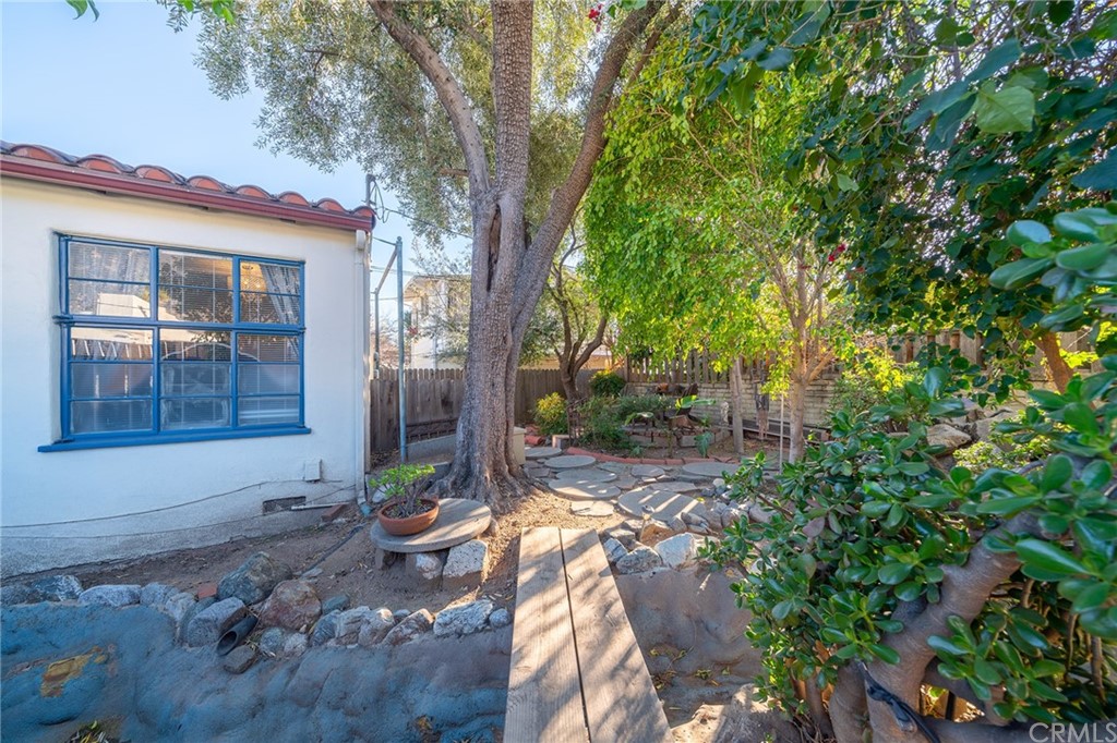 1853 Allen Avenue Pasadena, CA 91104 - Photo 37 of 38 a view of a house with backyard