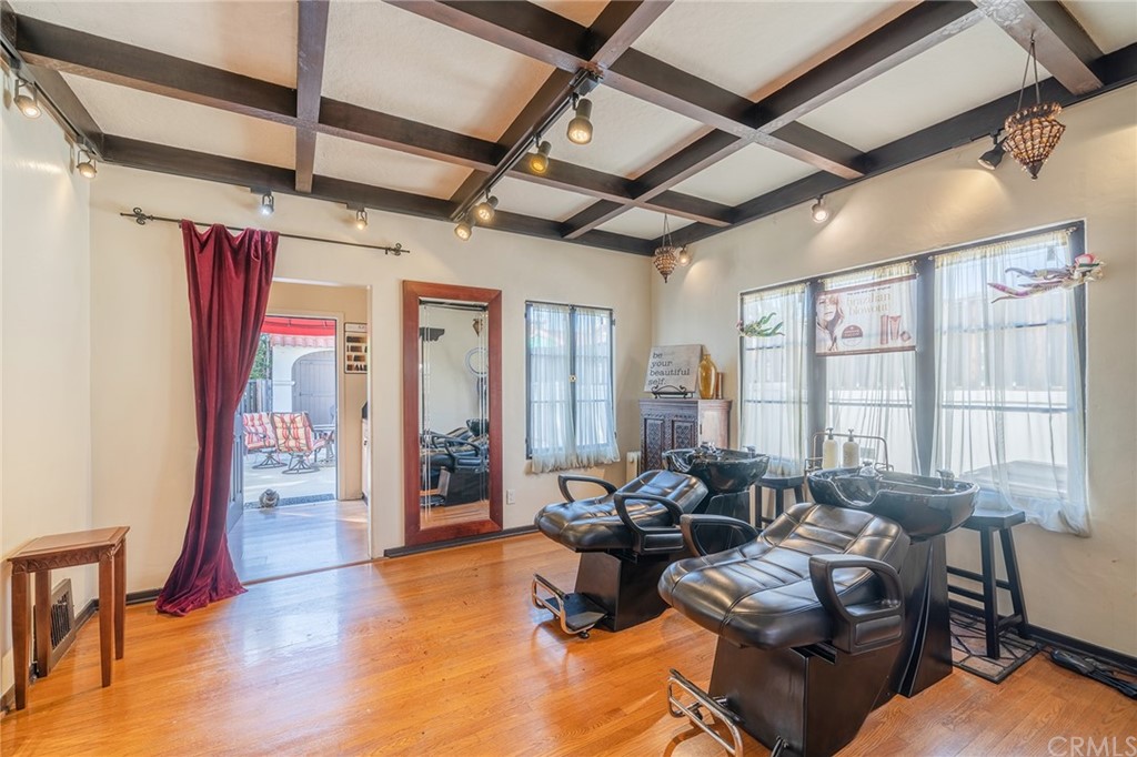 1853 Allen Avenue Pasadena, CA 91104 - Photo 7 of 38 a living room with furniture