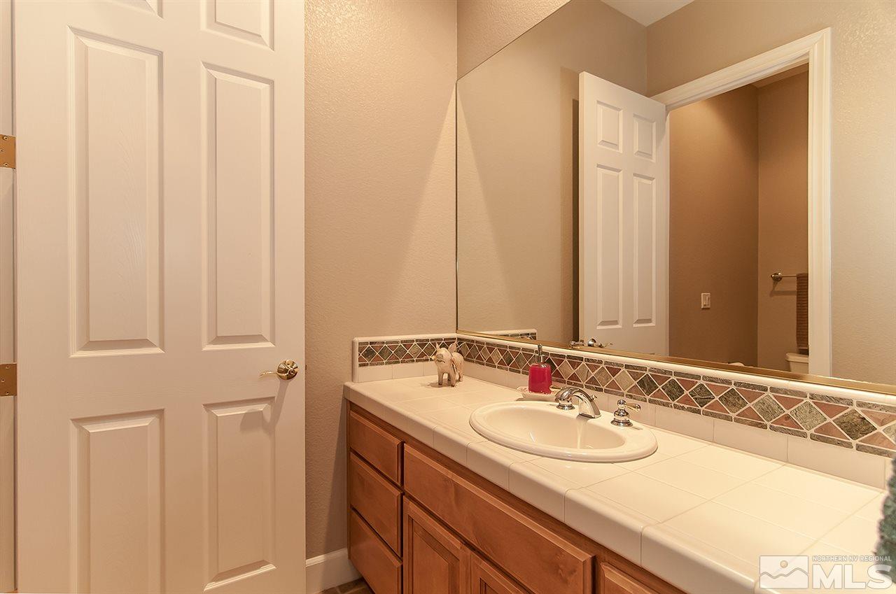 2690 Strathmore Court Reno, NV 89521 - Photo 20 of 25 a bathroom with a sink and a mirror