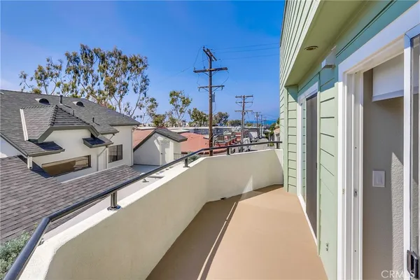 a view of a house with outdoor space